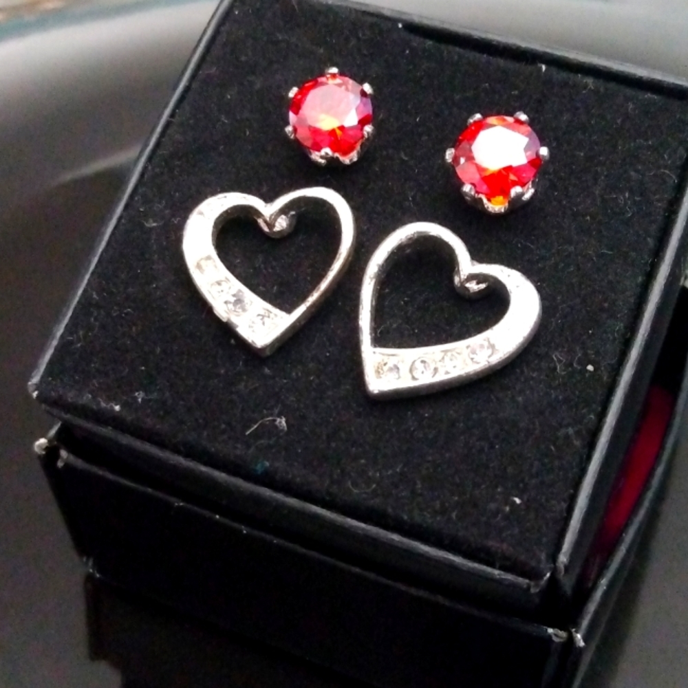 2 pairs brand new pierced earrings